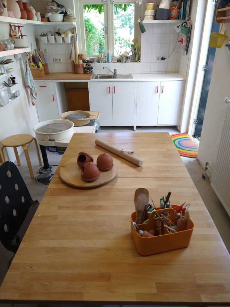 draaien pottenbakken kleiatelier cursus workshop kleitafel